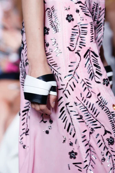 Look 25